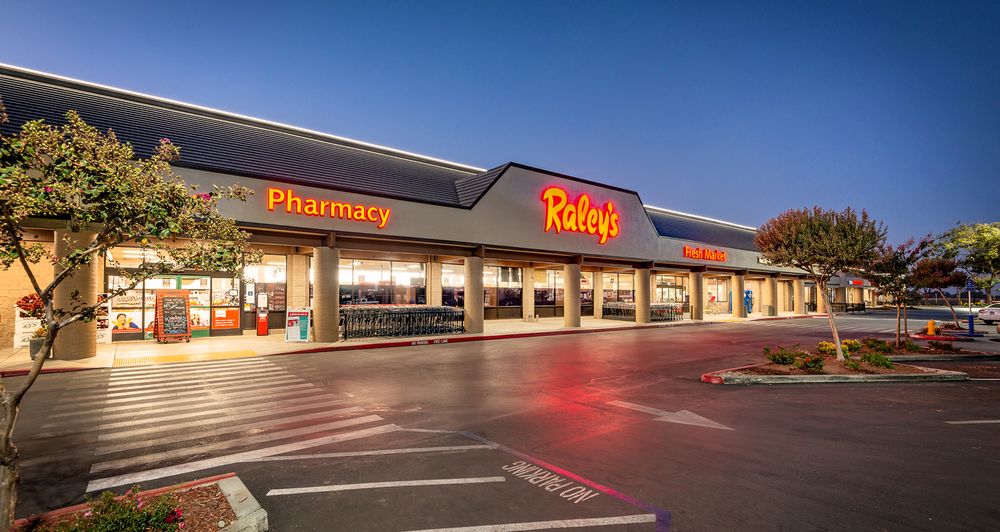 Westgate Shopping Center: 353-375 W Main St , Woodland, CA 95695